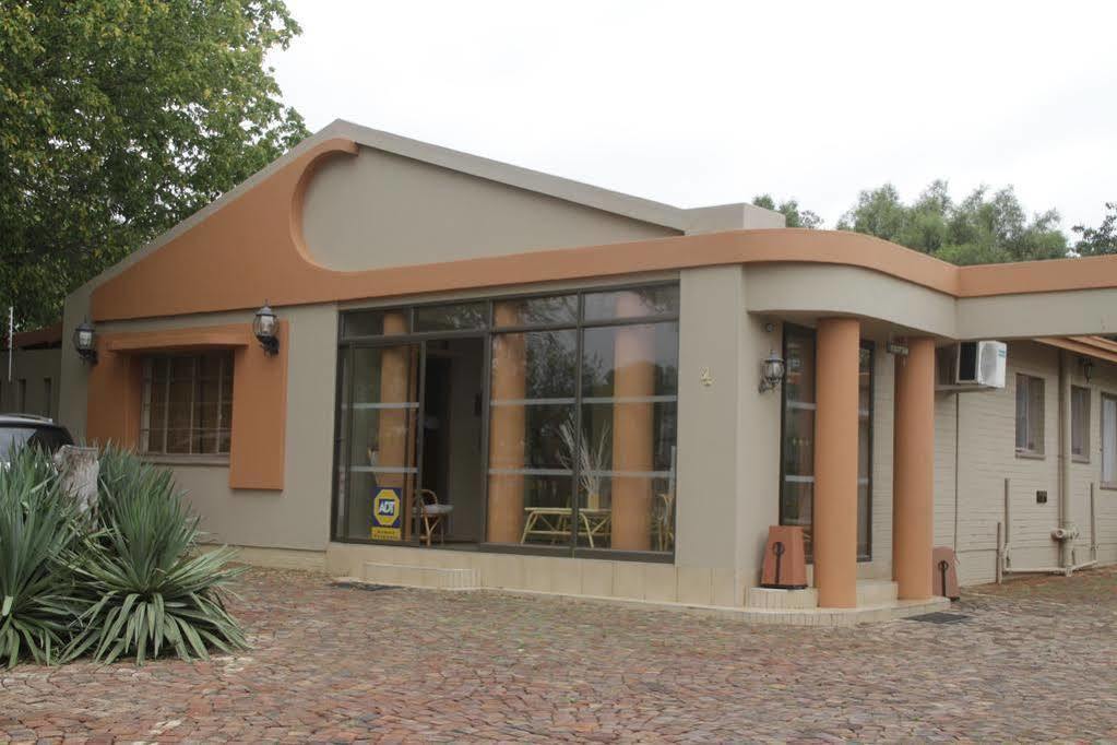 Premiere Guesthouse Bloemfontein Exterior photo