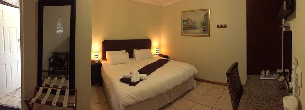 Premiere Guesthouse Bloemfontein Exterior photo